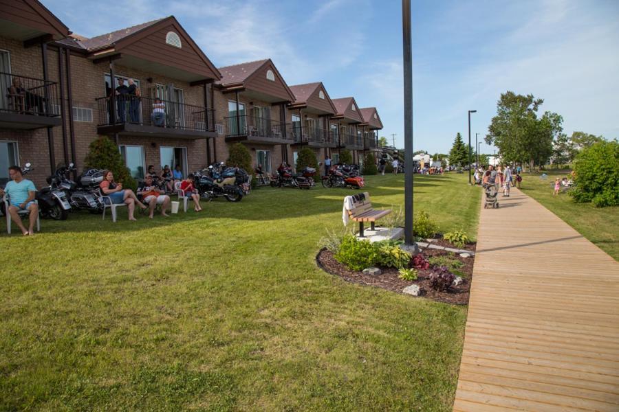 Waterfront Inn New Liskeard Екстериор снимка