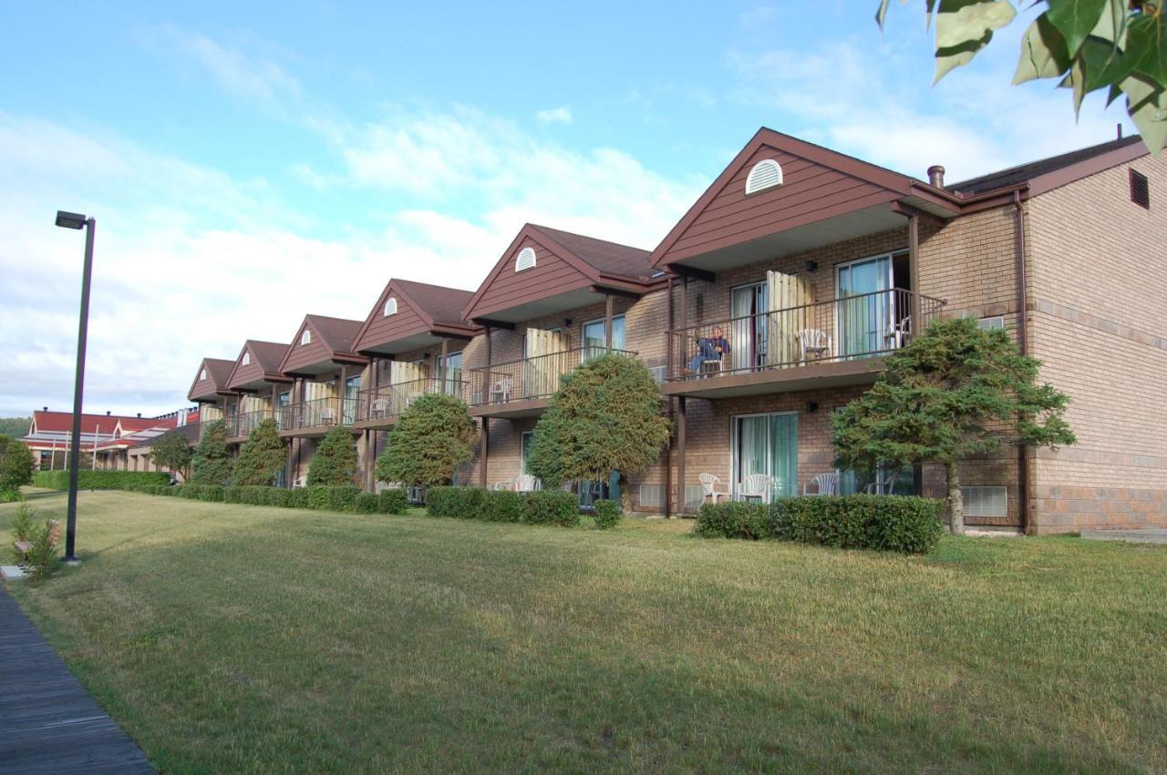 Waterfront Inn New Liskeard Екстериор снимка