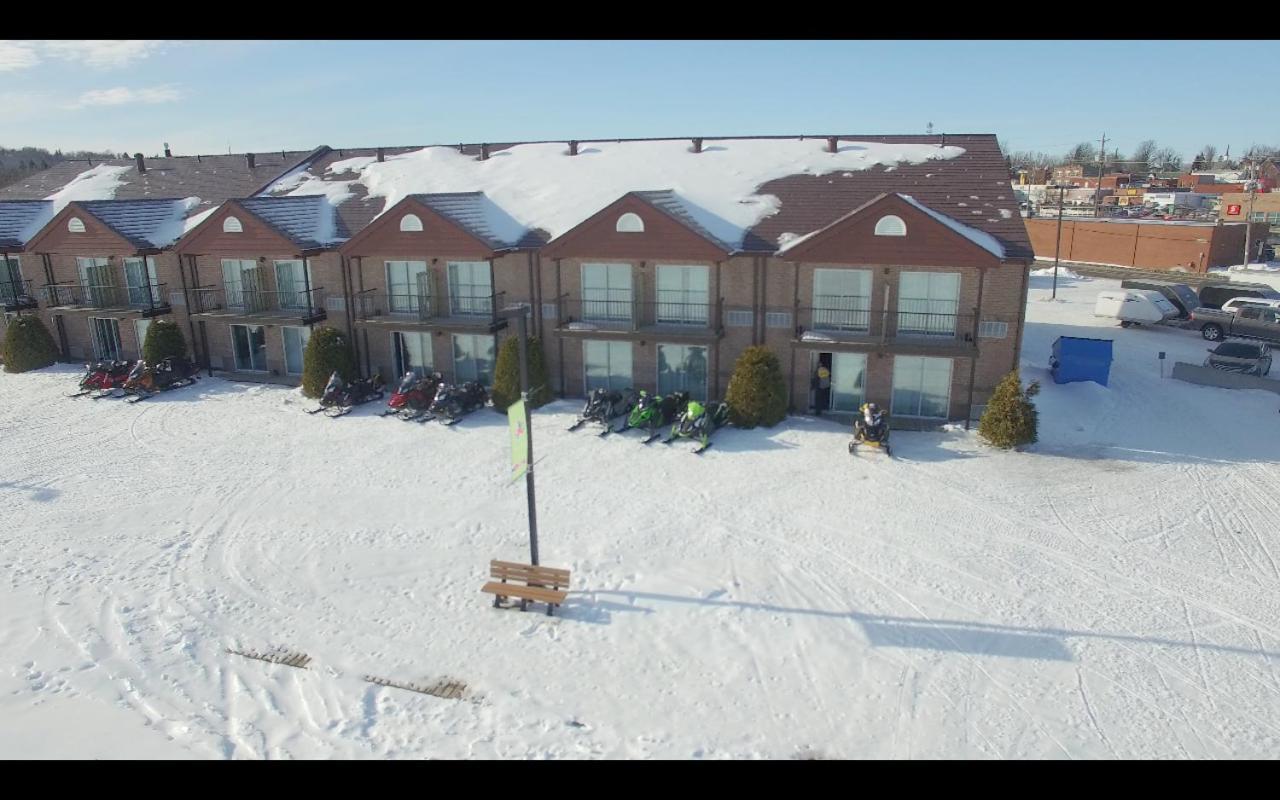 Waterfront Inn New Liskeard Екстериор снимка