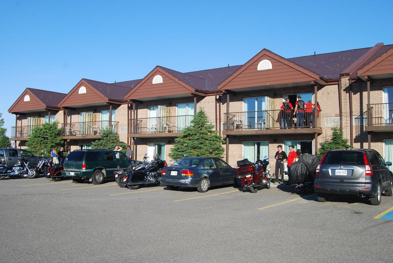 Waterfront Inn New Liskeard Екстериор снимка